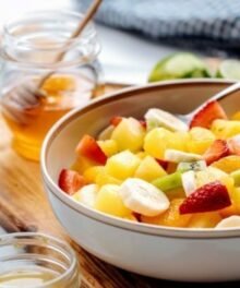 Frisch zubereiteter Fruchtsalat