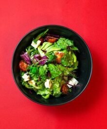 Gemischter Salat mit frischen Paprika