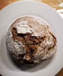 Dunkle Kartoffelbrötchen